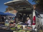 Whanganui_riverside_market_May_2017_(16).tif