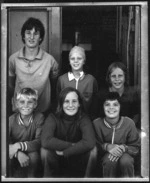 6 happy kids, Wellington (Pola 4,5) 1975.tif