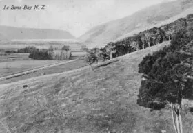 cover image for Le Bons Bay