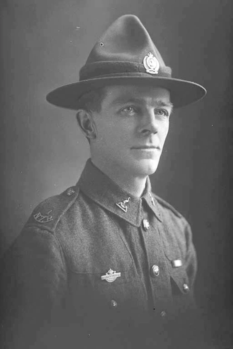 Image: 1/4 portrait of Private Hewson of the 22nd Reinforcements, wearing a New Zealand Returned Soldiers Association.