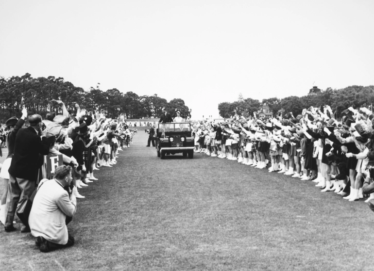 Image: Scene at the Domain during the royal tour of 1953