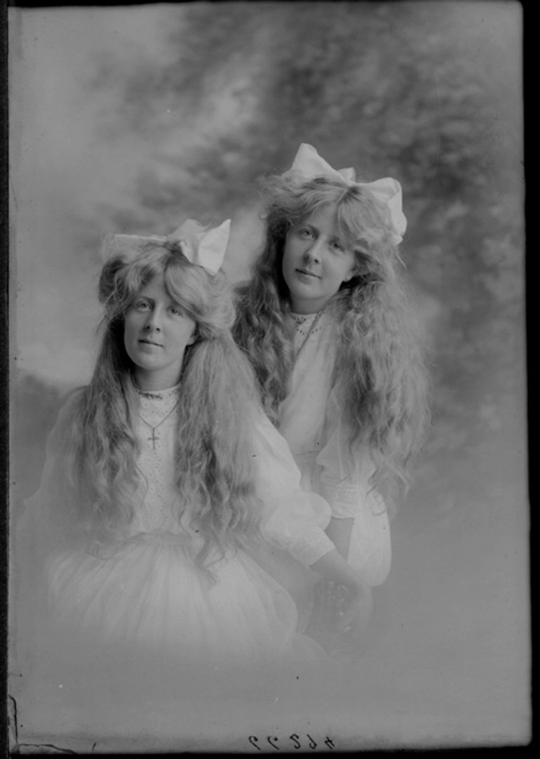Image: Misses Harding 1911