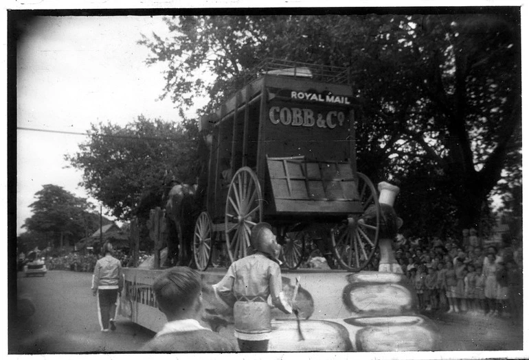 Image: Cobb & Co float