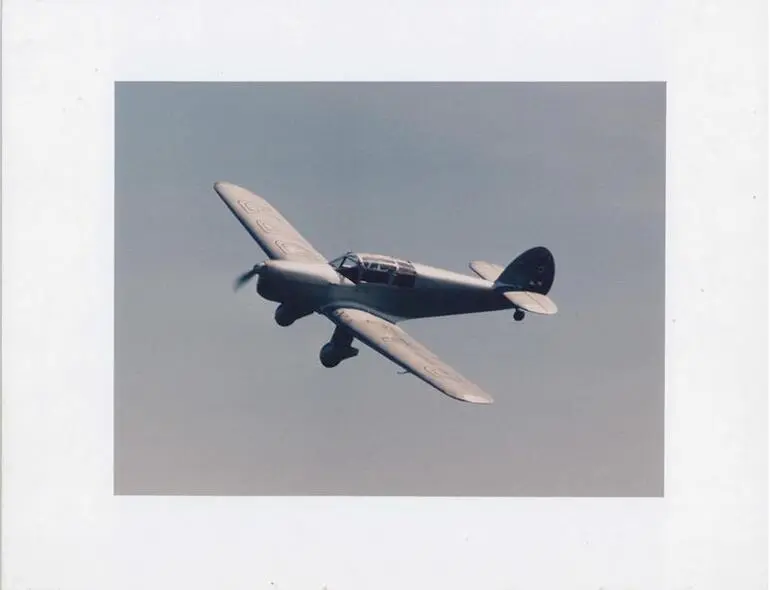 Image: Photograph of Jean Batten's Percival Gull in flight