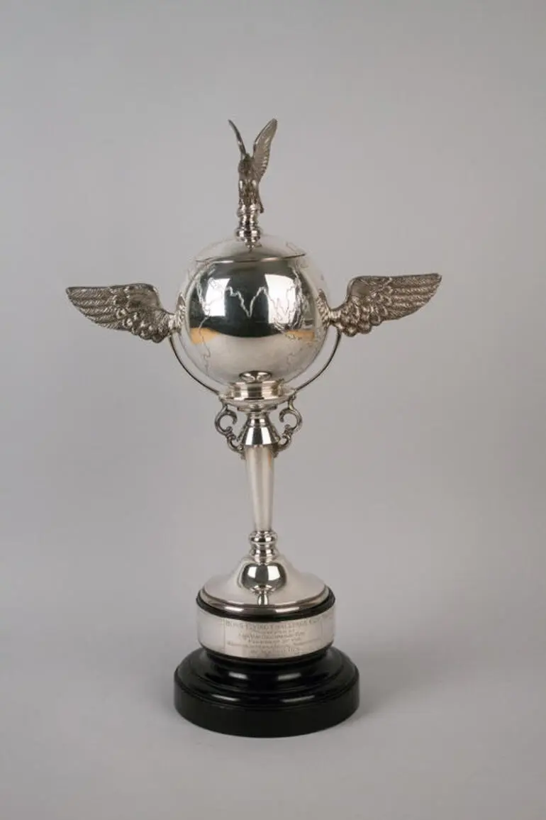 Image: Trophy Blind Flying Trophy