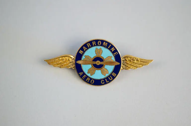 Image: Lapel Pin Narromine Aero Club