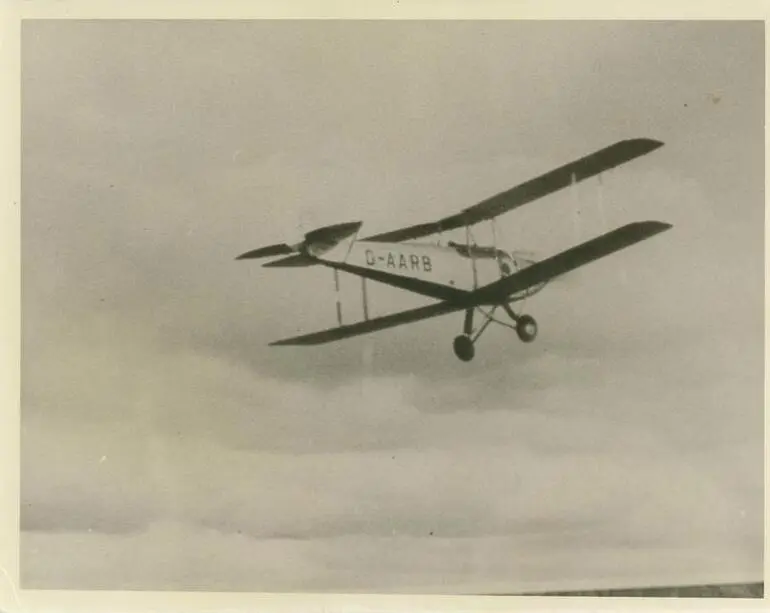 Image: DH.60 Gipsy Moth, Jean Batten's aircraft before taking off from Darwin to Sydney