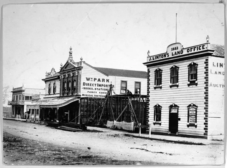 Image: Construction of R Leary's Chemist, The Square
