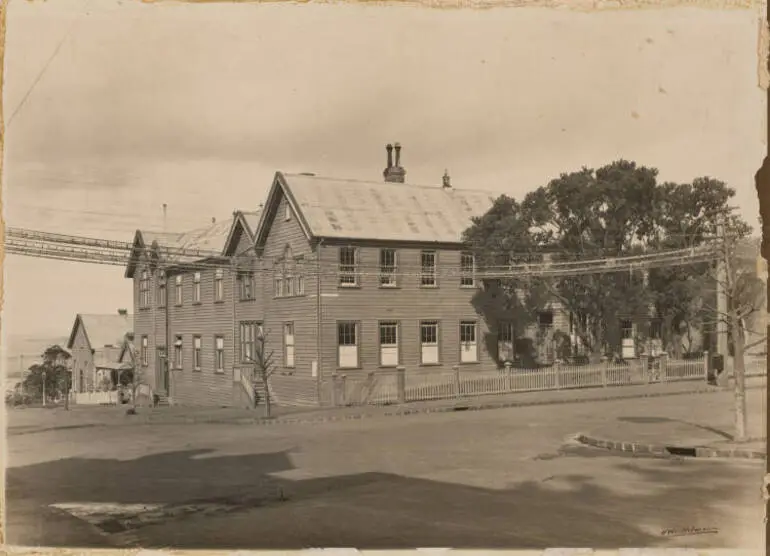 Image: Auckland University College, Parliament Street, 1916