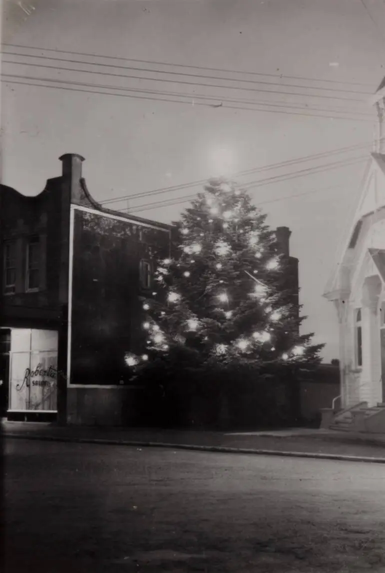 Image: Christmas tree, Pukekohe, 1953