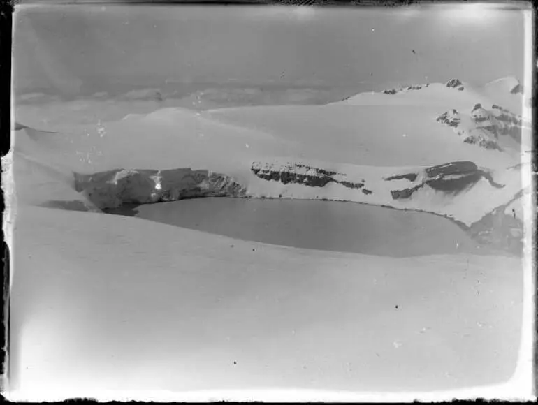 Image: Crater lake at the summit of Mt Ruapehu