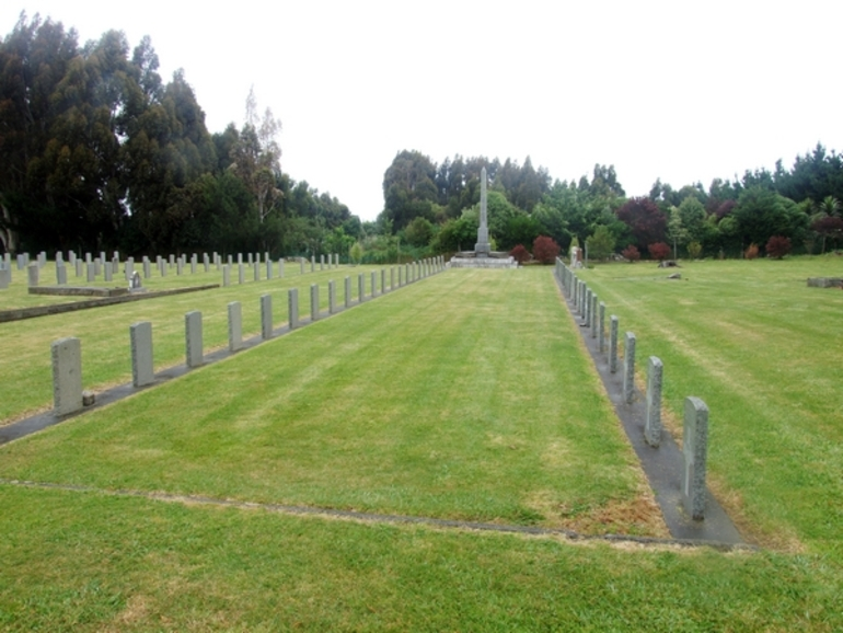 Image: Obelisk, Featherston Cemetery : digital image
