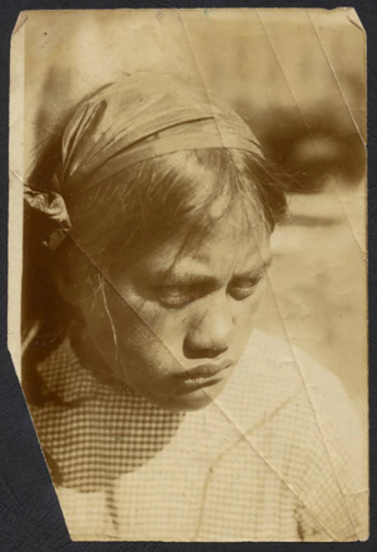 Image: [Portrait, young Maori girl]