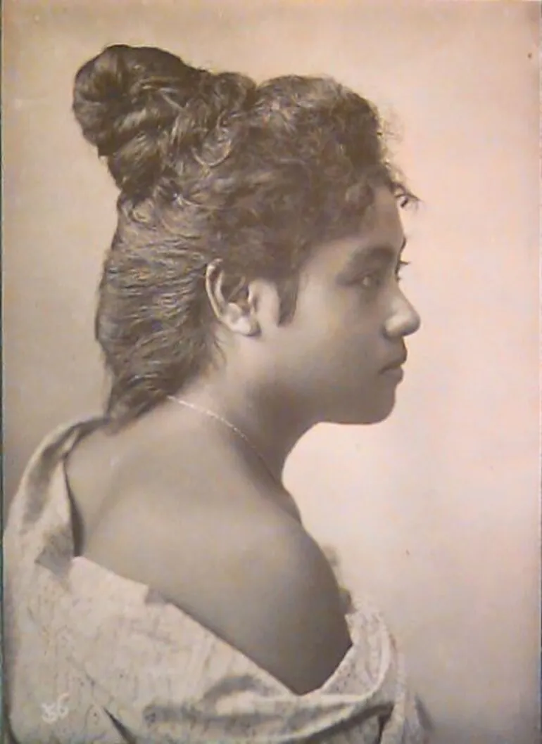 Image: Samoan woman with hair in bun
