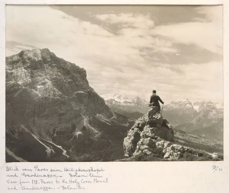 Image: Blick vom Pares zum Heilgkreuzkofel und Gardenazza - Dolomiten. View From Mt. Pares to the Holy Cross Mount and Gardenazza - Dolomites.