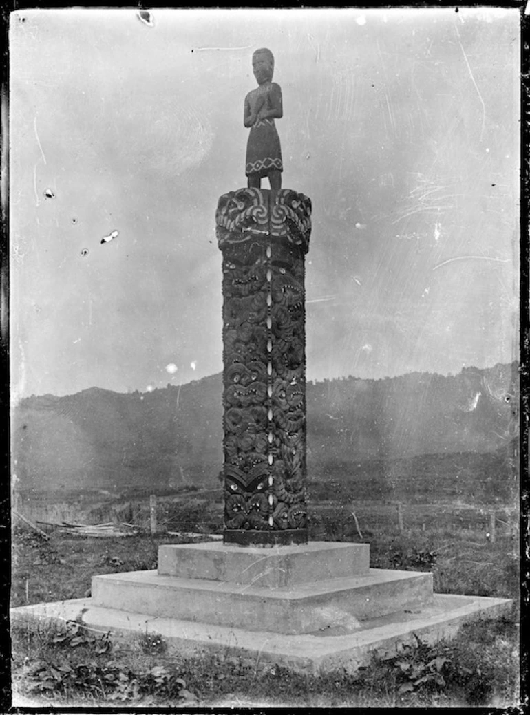 Image: Carved wooden Maori cenotaph at Te Koura Marae, in memory of influenza epidemic