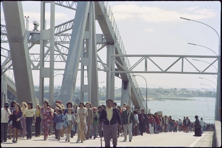 Image: Participants in the Maori Land March crossing Auckland Harbour Bridge