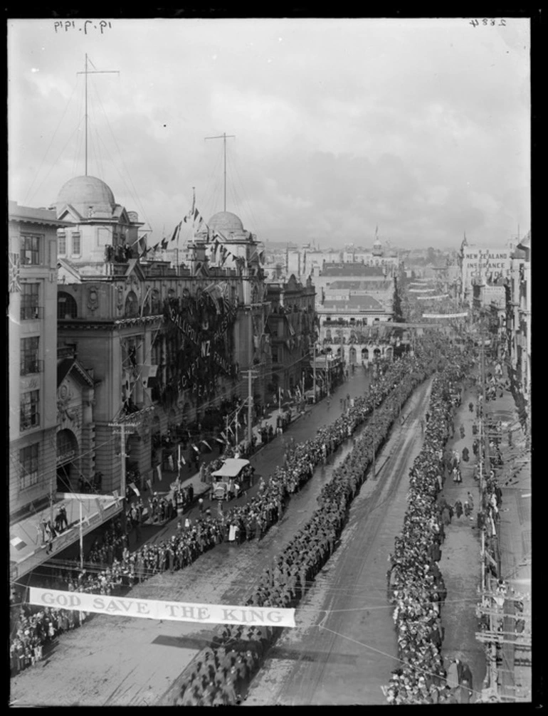 Image: Parade celebrating the end of World War I, Queen Street, Auckland