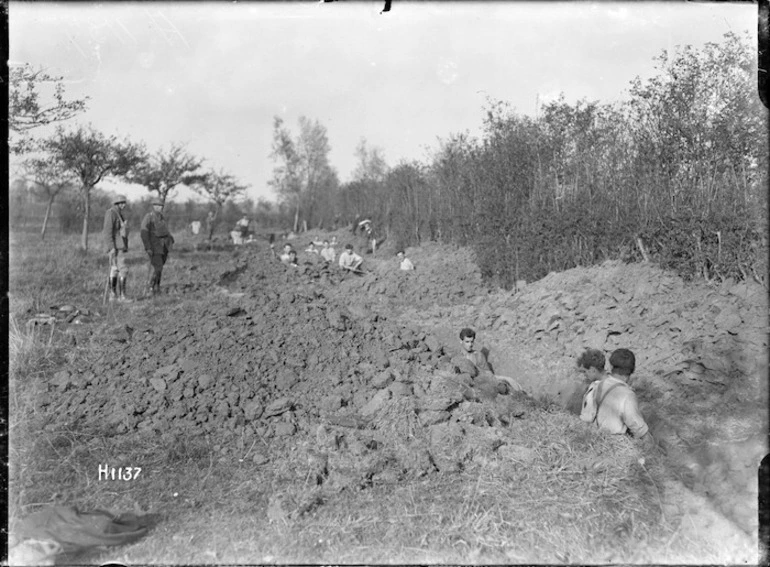 Image: Digging gun positions for New Zealand trench mortars, near Le Quesnoy, France, World War I