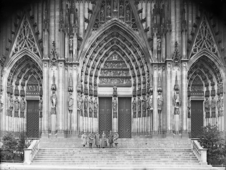Image: New Zealanders standing on the steps of Cologne Cathedral, Germany