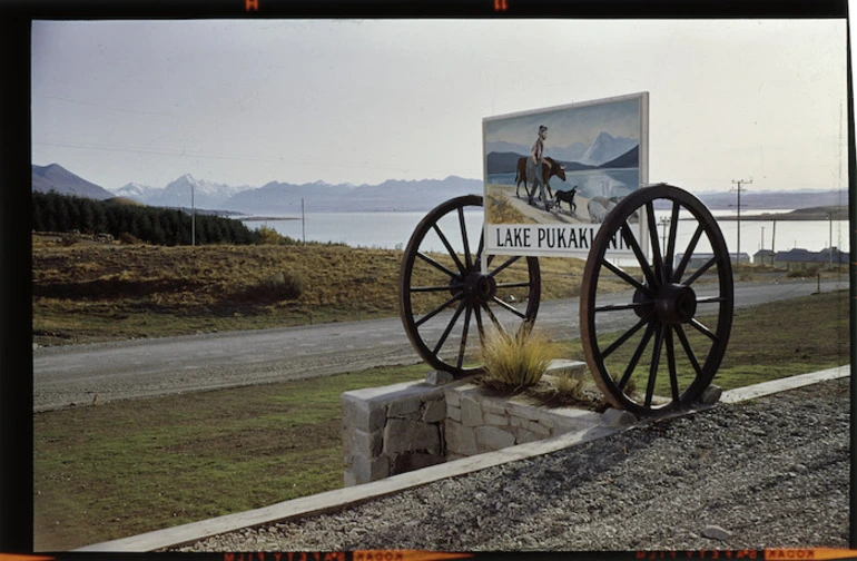 Image: Mackenzie and his dog sign, Lake Pukaki
