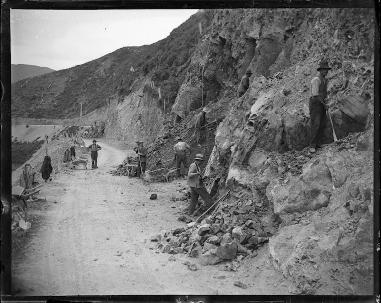 Image: Road making by unemployed men during the Depression, Akatarawa