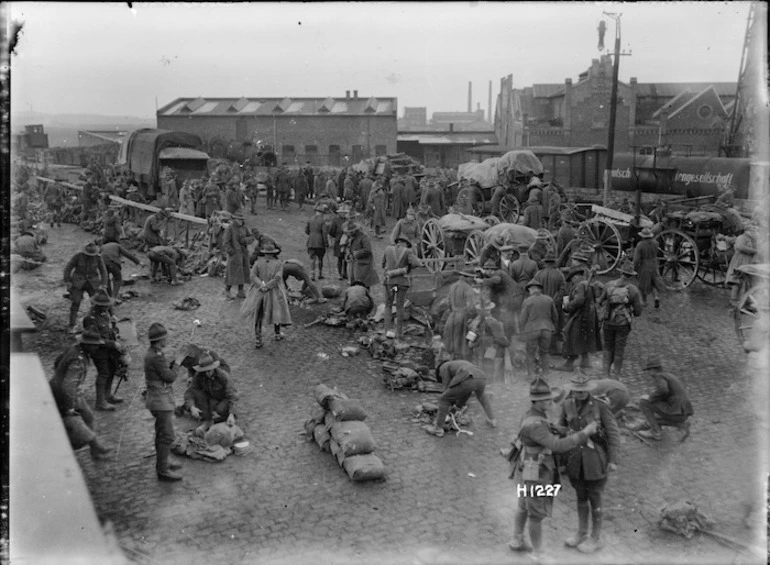 Image: World War I New Zealand troops at Ehrenfeld Station, Cologne