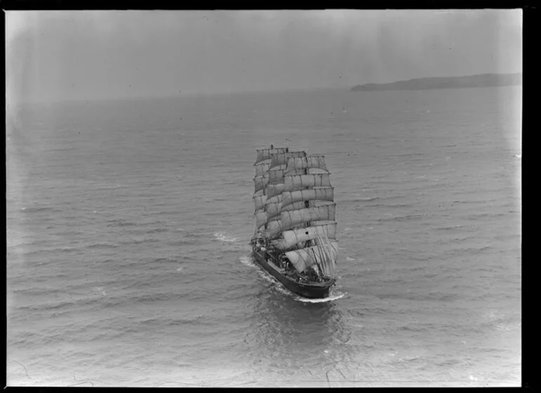 Image: Barque, Pamir, arriving under full sail, Auckland