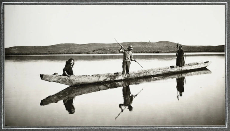 Image: Hamaria canoe on Lake Horowhenua