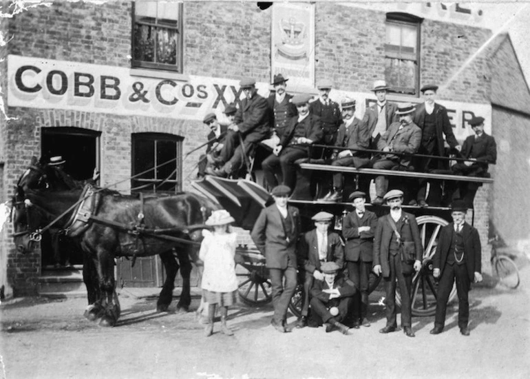 Image: Carriage and passengers alongside Cobb & Co