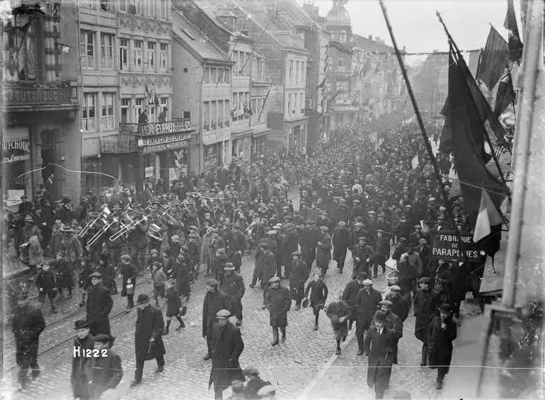 Image: New Zealand troops marching after the armistice
