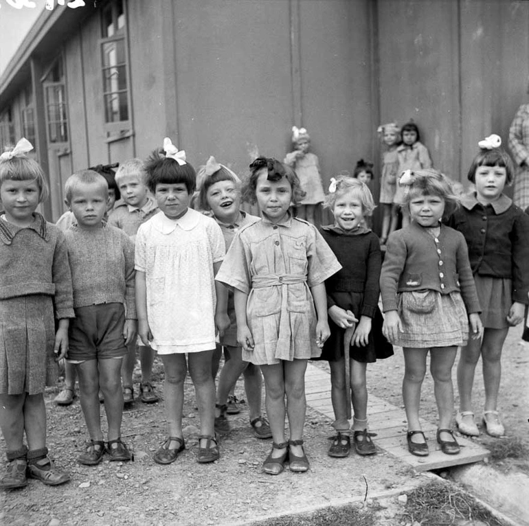 Image: Polish immigrant children