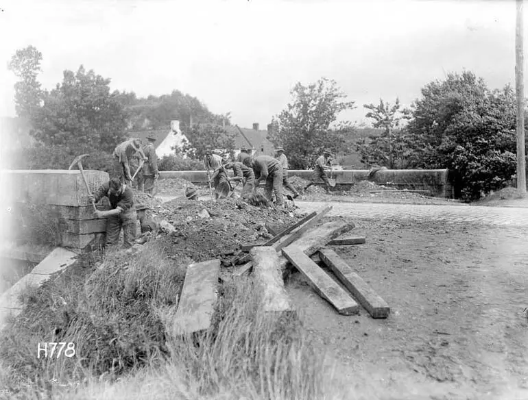 Image: Tunnellers mining a road near Arras, 1918