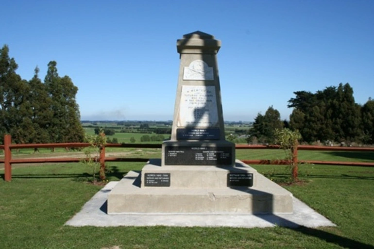 Image: Tuturau war memorial