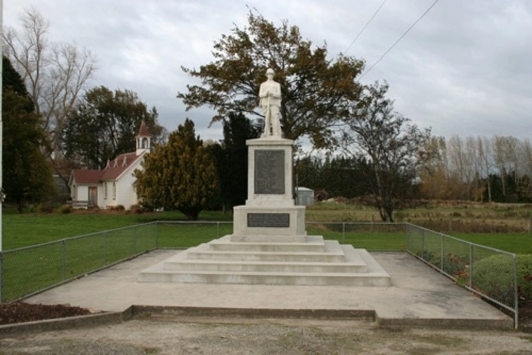 Image: Waikaka war memorial