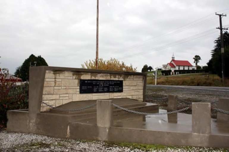 Image: Waimāhaka war memorial