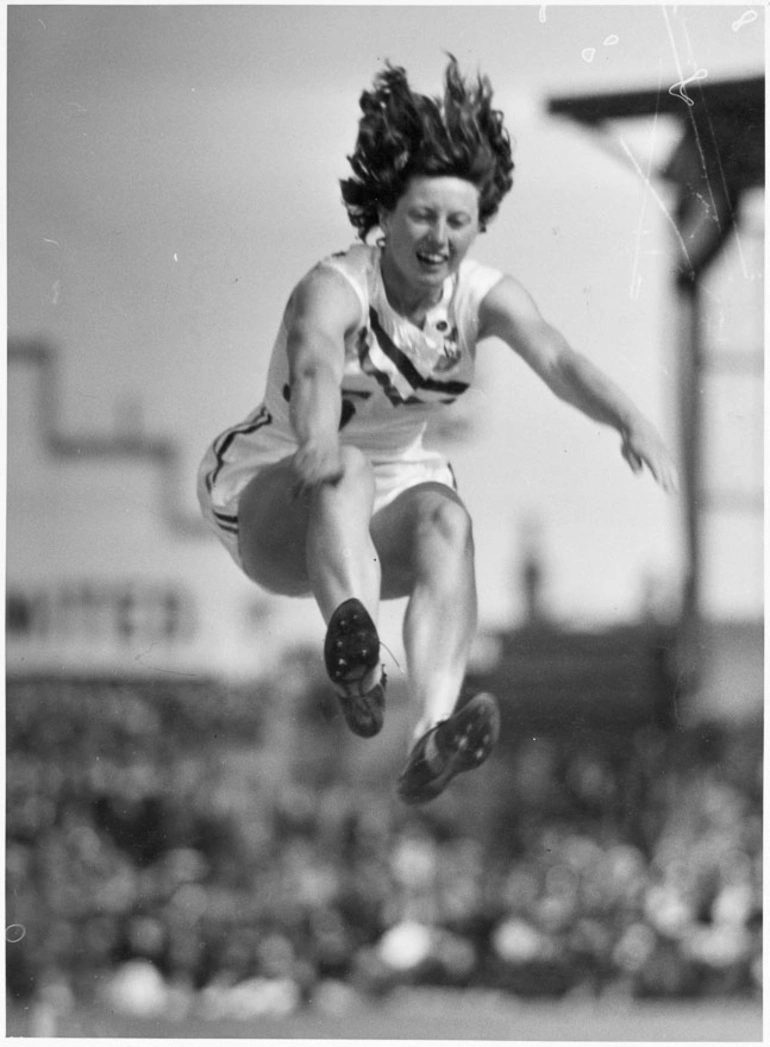 Image: Yvette Williams jumping, 1954