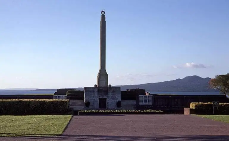 Image: Savage memorial, Auckland