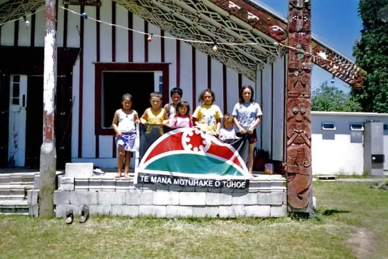 Image: Returning to tūrangawaewae, 2004