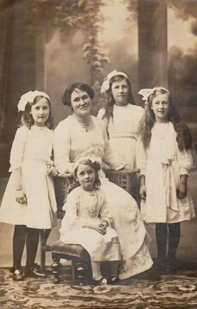Image: With her daughters