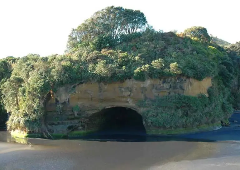 Image: Sea cave at Mōkau
