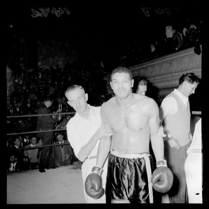 Boxers, Vaughn versus Tuna Scanlan, W... | Items | National Library of ...