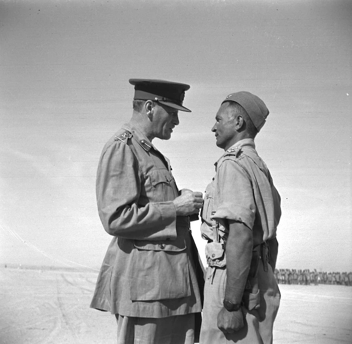 General Auchinleck and Charles Upham VC | Items | National Library of ...