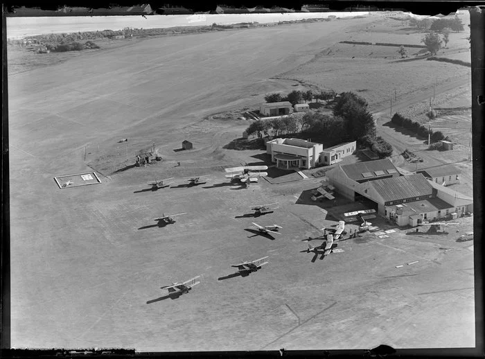 Mangere Aerodrome, Manukau City, Auck... | Items | National Library of ...