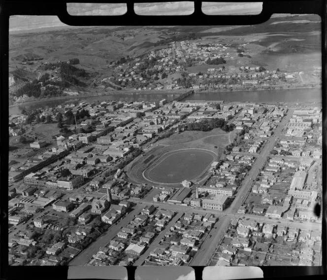 Cooks Gardens, Whanganui, with the Whanganui River in the background