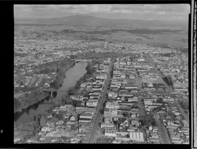 Hamilton, with Waikato River in the background