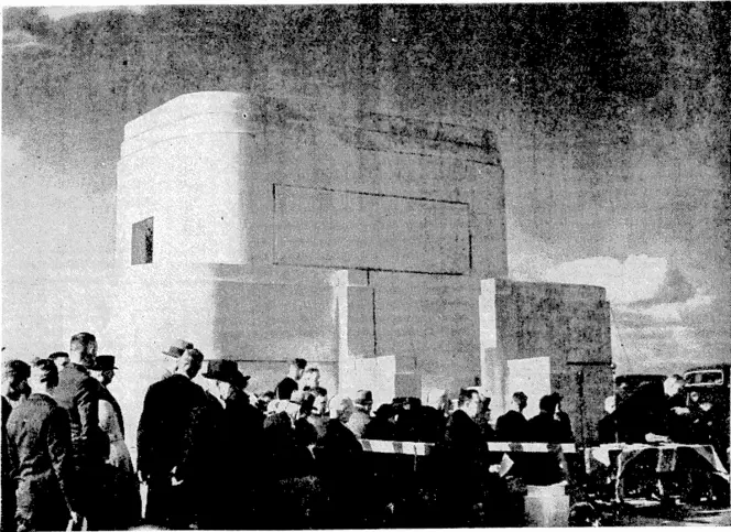 K. H. Shea Photo. This memorial to early-settlers in the Manawatu district-stands on Mount Stewart and was. unveiled bythe Hon. I; G. Cobbe, M.P., qn Saturday* (Evening Post, 22 April 1940)