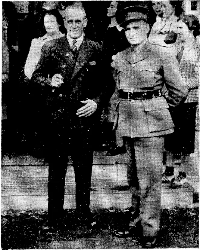 Colonel McHugh, Commandant of Trentham Camp, and Mr. J. H. James, club captain of Rangimarie Golf Club, photographed on the occasion of the open day conducted by the Rangimarie Club in aid .of the National Patriotic Fund. (Evening Post, 04 May 1940)