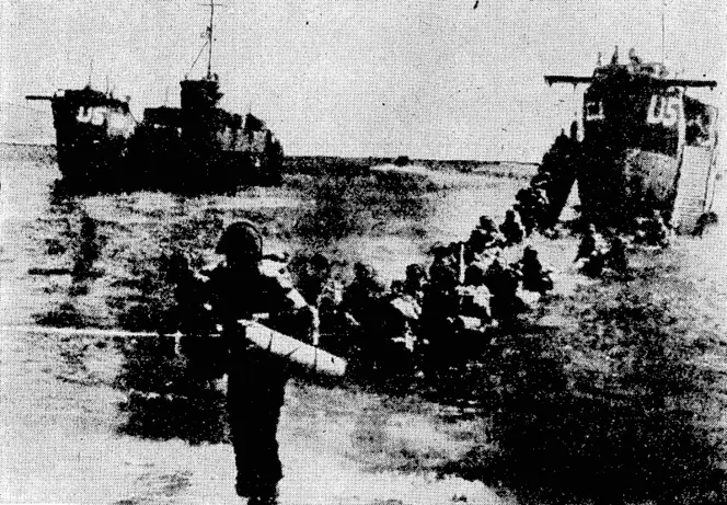 Imerkan infantry landing near Toulon, southern France. A radio-photo sent from Italy to the United States. (Evening Post, 09 September 1944)