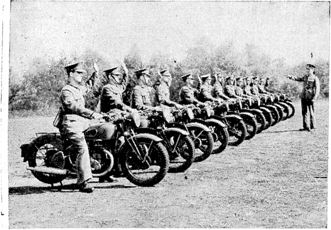 POLICEMEN AND'SOLDIERS.— Members of Britain's Military Police undergo-a course of traffic control before passing out from their training schools. (Rodney and Otamatea Times, Waitemata and Kaipara Gazette, 24 December 1940)